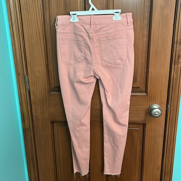 Women’s Old Navy Pink Skinny Jeans - Picture 2 of 4